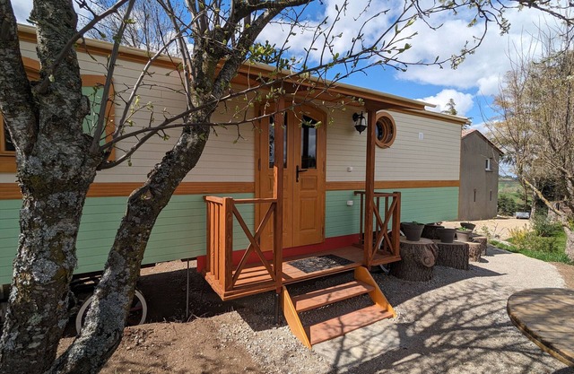 Charming All-Season Caravan with Spa, Jacuzzi, and Private Terrace in Monistrol-sur-Loire