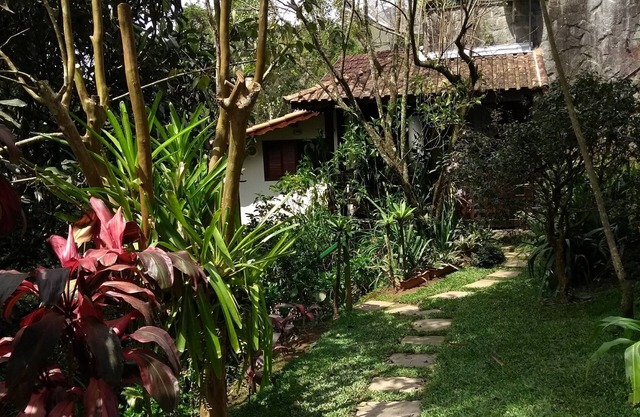 Charming and cozy chalet on the mining side of Vila de Maringá.