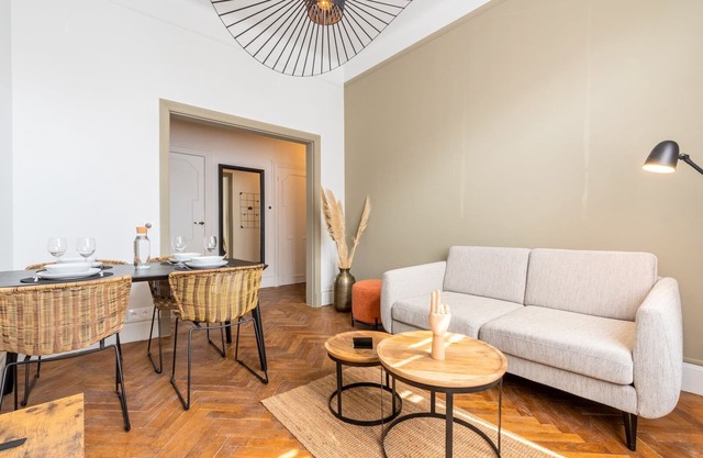 Charming and comfortable apartment near tramway
