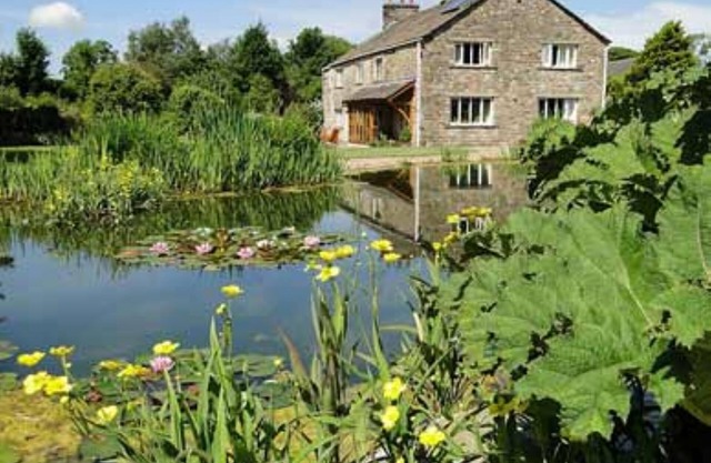 Charming And Comfortable Farm Cottage In Spectacular Garden Setting
