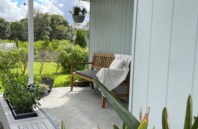 Charming and peaceful 2-bedroom bed & breakfast retreat in wonderful Arcadia