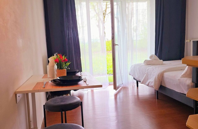 Charming and peaceful studio with gorgeous green backyard view. Energy boosting