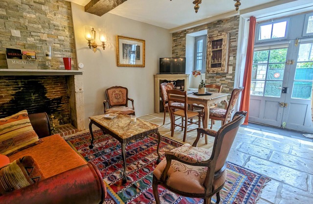 Charming Apartment in Heart of Le Blanc near Chateau Naillac, Free Parking