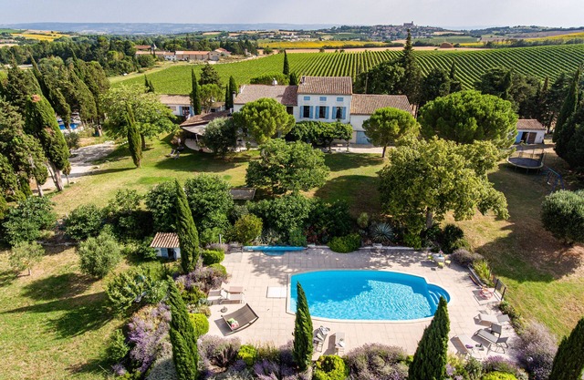 Charming apartment in a quiet location with large pool
