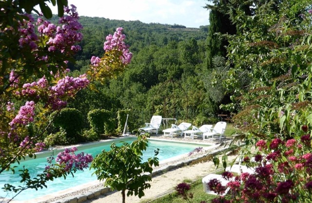 Charming apartment in large XVII Mas, swimming pool and garden