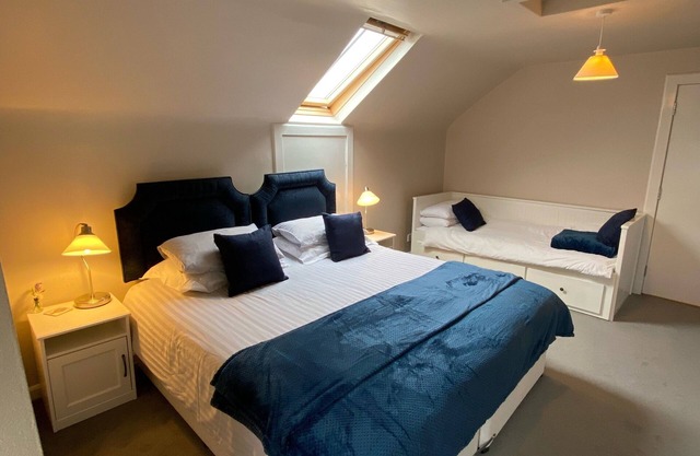 Charming Apartment with Stunning Sea Views with links to Dundee and Edinburgh