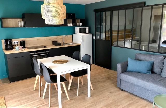 CHARMING APARTMENT WITH TERRACE IN A QUIET RESIDENCE NEAR JONZAC CENTER