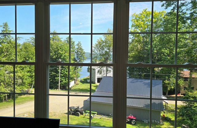 Charming apartment with 1 bedroom and AC, WiFi in Enfield. Lake views!