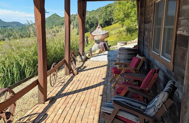 Charming apartment with beautiful view of unique Coulee region near Westby WI