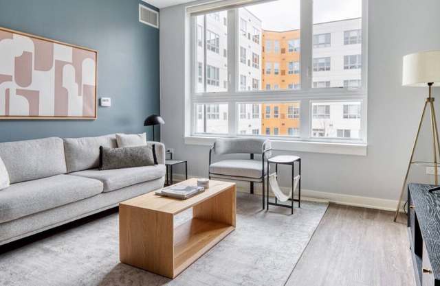 Charming Arlington Heights 2BR w/ W/D, Gym & BBQ, nr Dining, by Blueground