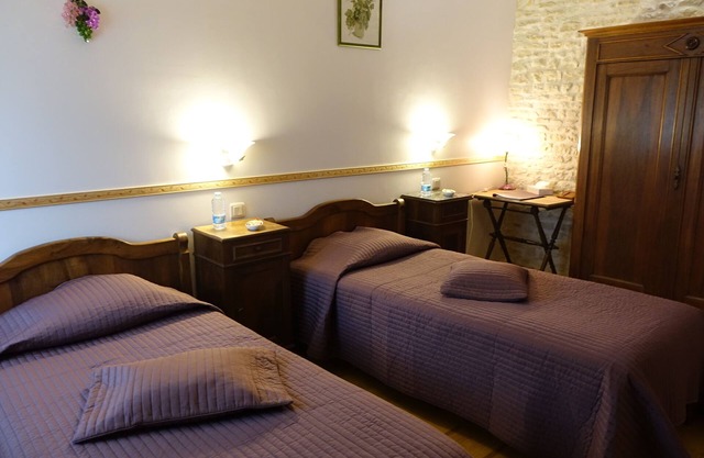CHARMING B & B at the gates of La Rochelle and Marais Poitevin
