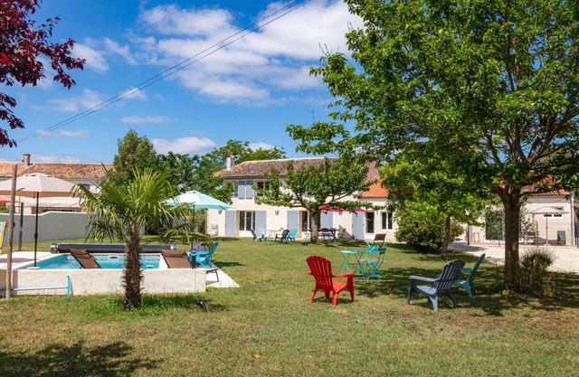 Charming "Bambou" bed and breakfast between Sainte and Royan with swimming pool