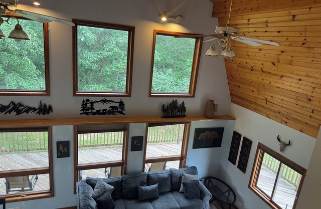 Charming Barndominium with AC and full amenities in Colchester - 3 bedrooms