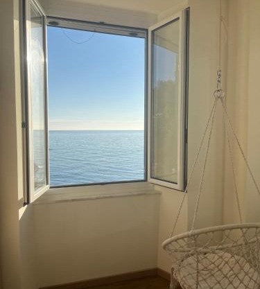 Charming Beach Flat with Seaview