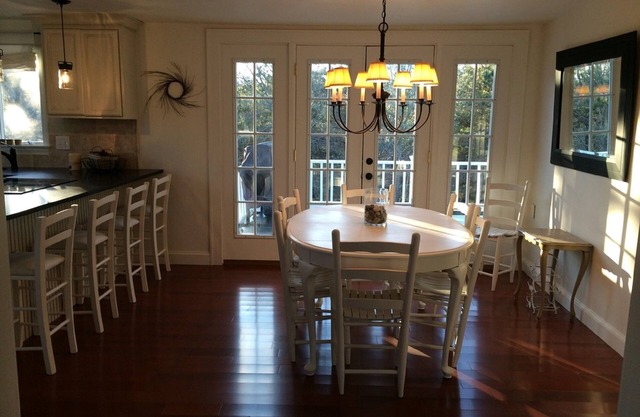 Charming Beach House ~ Beautifully Updated & Immaculate. Walk to Sandy Beaches