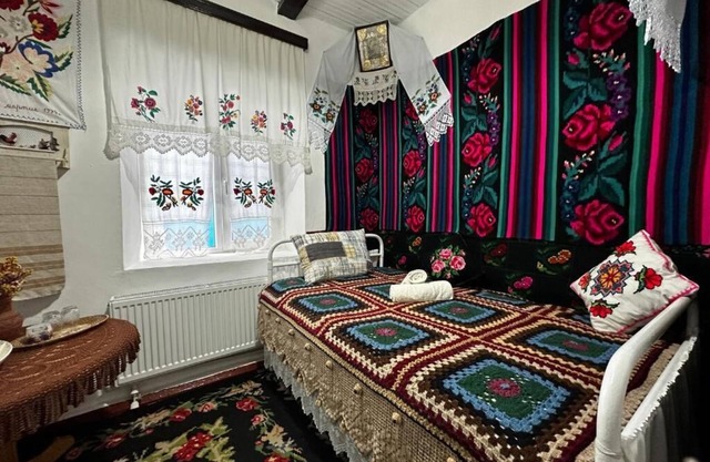 Charming bed & breakfast in fabulous Băcioi with WiFi, AC