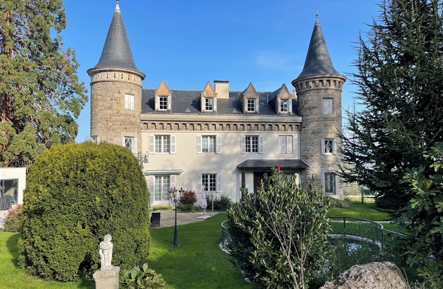 Charming Bed & Breakfast in a castle with breakfast included
