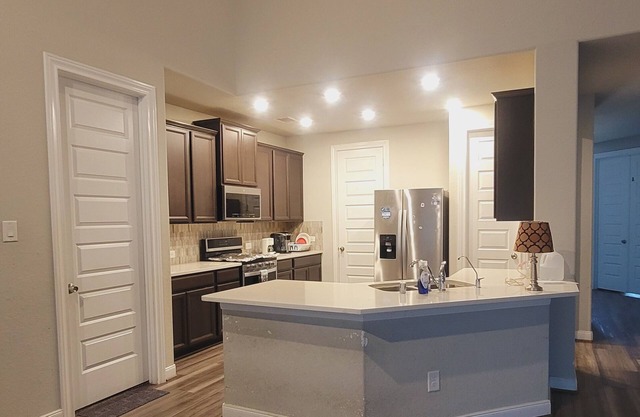 Charming bed Peaceful and spacious in enjoyable Cypress with AC, WiFi