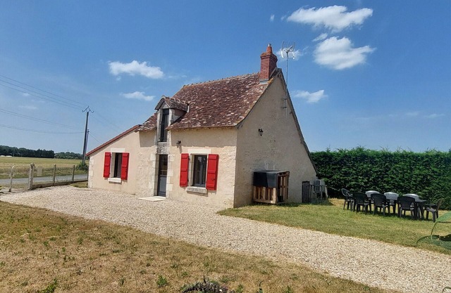 Charming Berry Home near Zoo de Beauval & Medieval Loches, Private Parking, Shared Garden