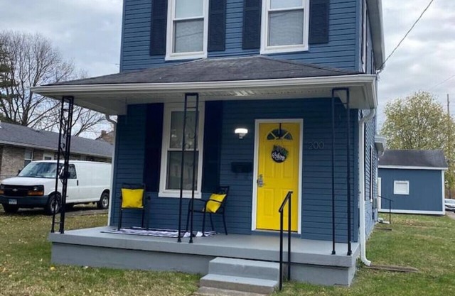 Charming Blue Haven 2Bed,1 Bath Home Sleeps 8