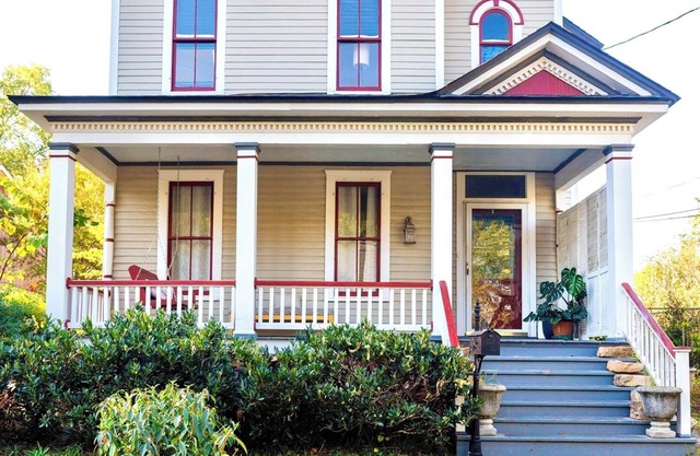Charming Blue Room studio in a house with AC and WiFi in enjoyable Atlanta