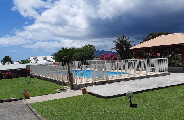 Charming BOUNTY studio, swimming pool and beaches 2 minutes walk
