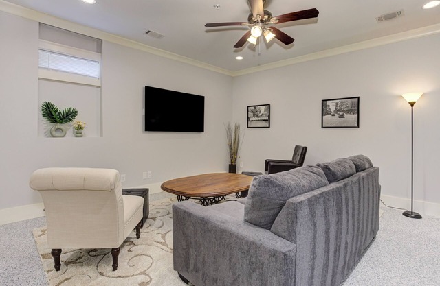 Charming Buckhead Village 2Bd/2Ba, Outdoor Fun, Walk to Shops & Dining!