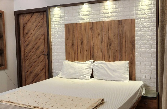 Charming bungalow in Gwalior with WiFi and AC .