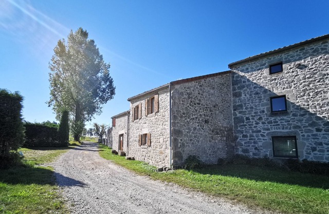 Charming Countryside Gîte with Fireplace & Mezzanine Bedrooms