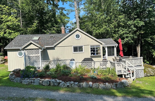 Charming cabin on Lake Winnisquam