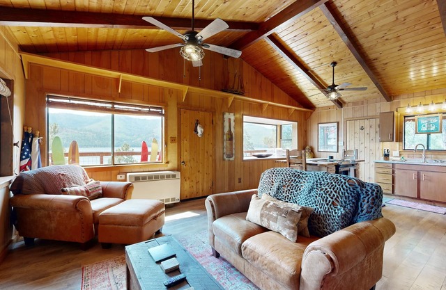 Charming cabin w/lakefront views, gas grill, dog-friendly