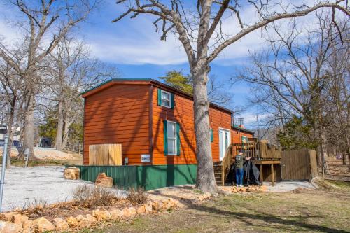 Charming Cabin with Pond View and Private Hot tub