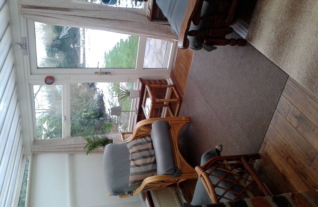 Charming Canal-side Cottage in quiet Village Setting