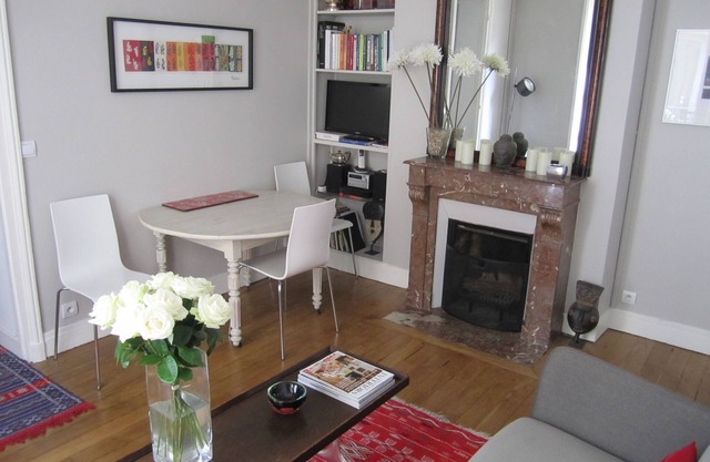 Charming Canal Saint Martin 2 Bedroom Apartment-Central Location.