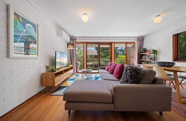 Charming Canberra 2-Bed by Parks & Shops
