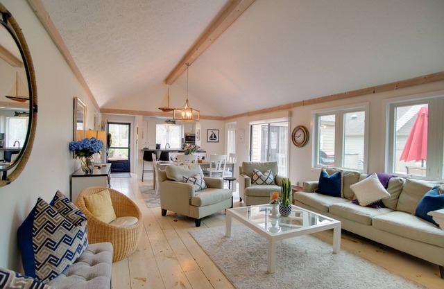 Charming Cape Cod Home w/Patio, 2 Mi to Beach!