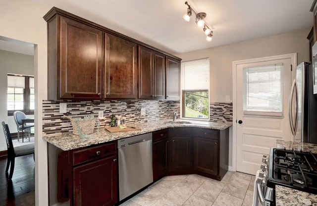 Charming Carnegie Cottage 15 Minutes from Airport & Downtown