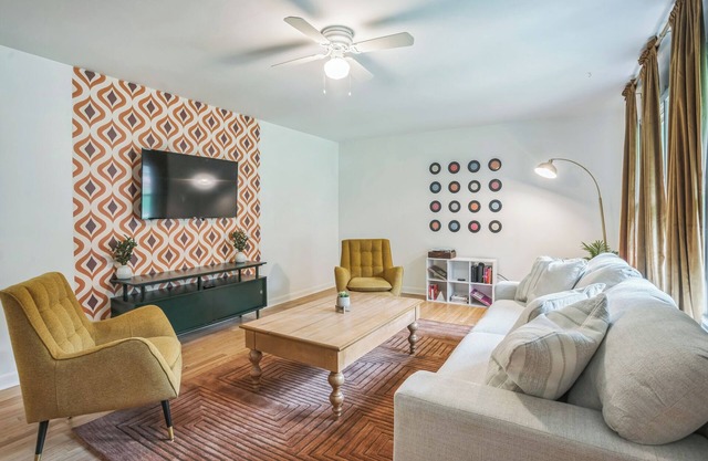 Charming & centrally located 4-bedroom house with AC,BBQ and WiFi in Raleigh