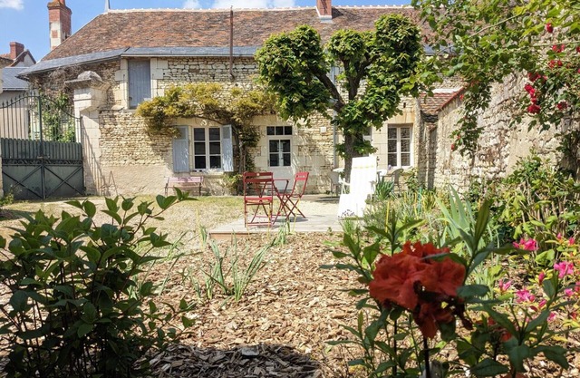 Charming cottage in Touraine with fireplace