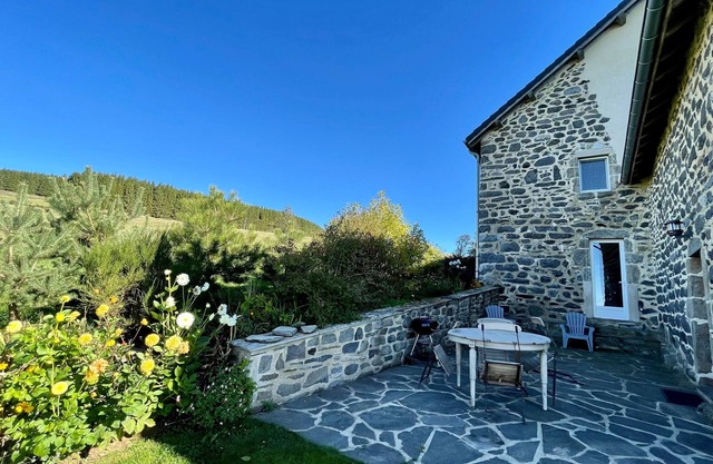 Charming cottage with terrace, near winter sports, pets allowed