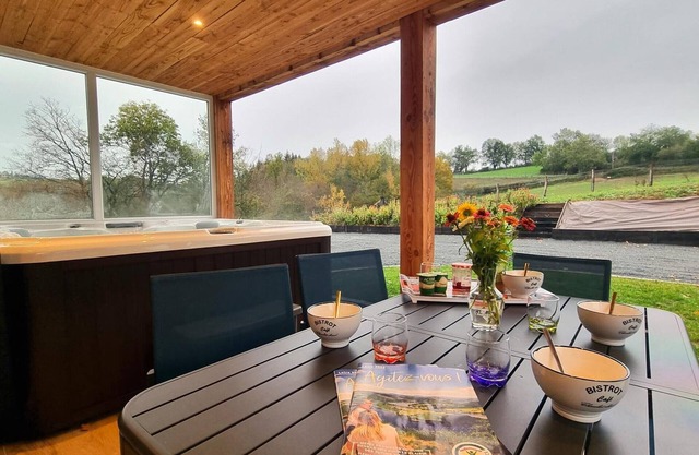 *Charming Cottage with Spa, Spacious Balcony, and Modern Amenities Near Scenic Nature*