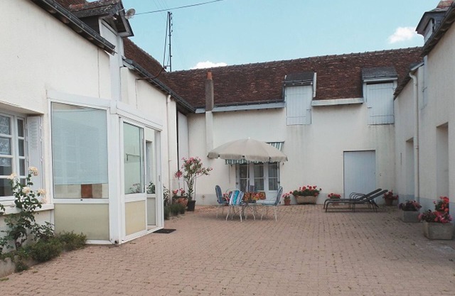 Charming Cottage near Loire Castles, Vouvray Vineyards, and Nature Trails