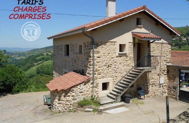 Charming Cottage Near Pilat Park with Modern Comforts and Pet-Friendly