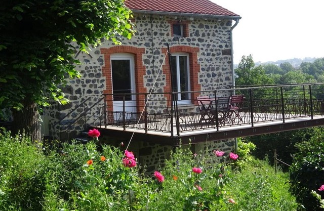 Charming cottage with terrace and wifi in Le Puy-en-Velay