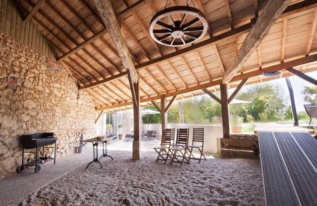 Charming cottage - 280m² - private heated pool - 5 bedrooms