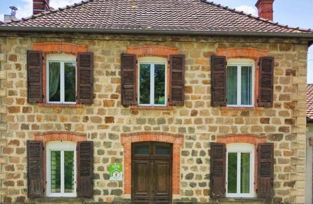 Charming cottage for 6 people in Néronde