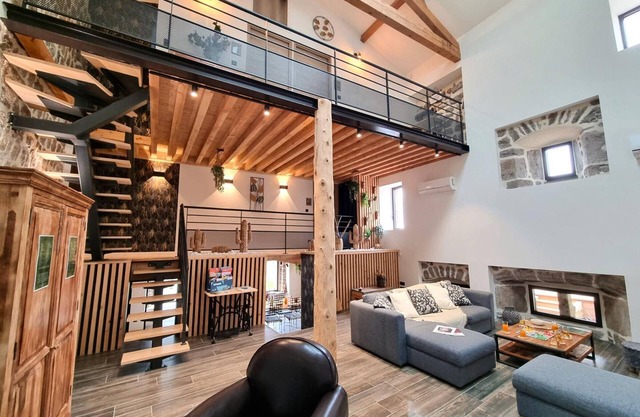 Charming Cottage for 6 with Garden and Spa in Champdieu