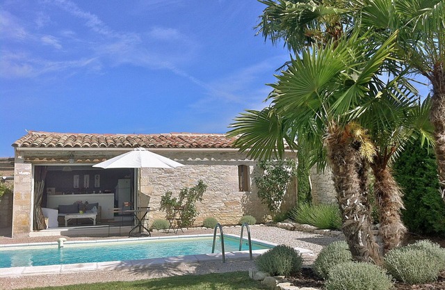 Charming cottage Gordes, private pool, very quiet, views, New 2025: Optics fiber