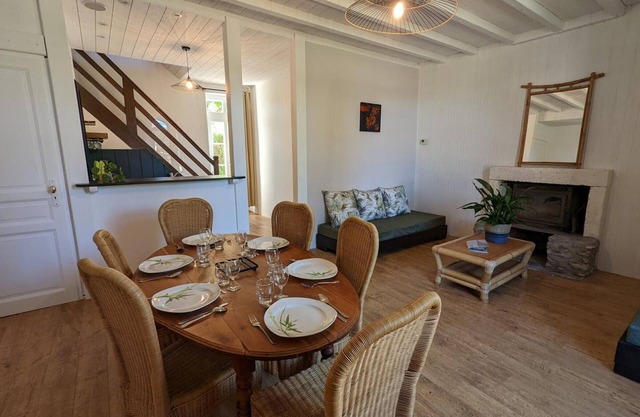 Charming Cottage: Heated Pool, Garden, BBQ, Family Friendly, Free WiFi, Near Nature.