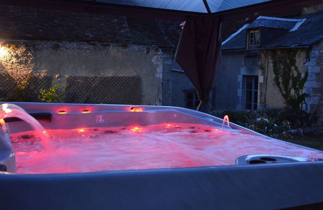 Charming cottage in Berry with jacuzzi and terrace